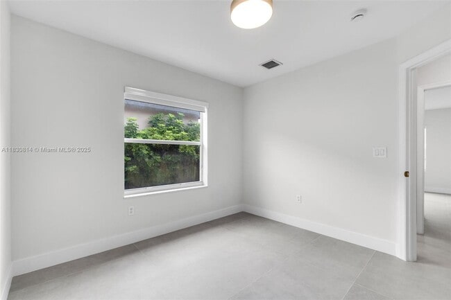 Building Photo - 5212 NW 112th Ct