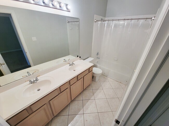 Building Photo - 18511 Falcon Crest Dr