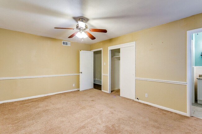 Building Photo - Ready for New Tenants- Large 3 bed, 2 bath...