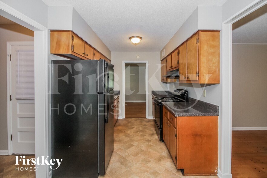 Building Photo - 2693 Satellite St