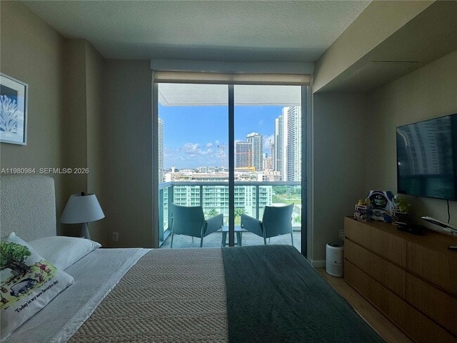 Building Photo - 333 NE 24th St