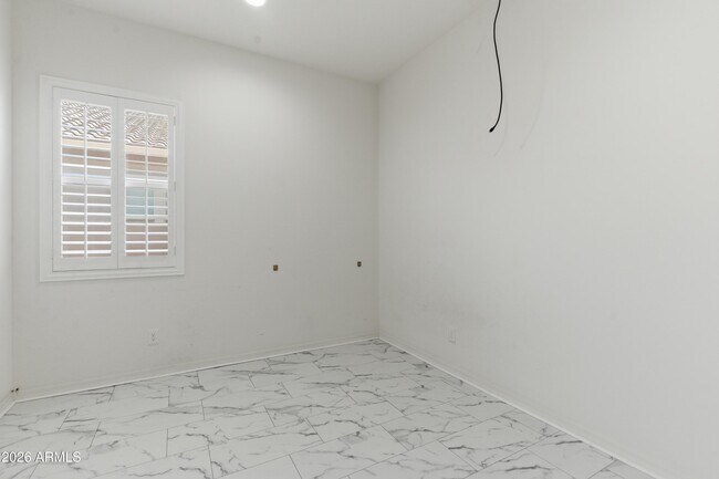 Building Photo - 1083 E Holland Park Dr