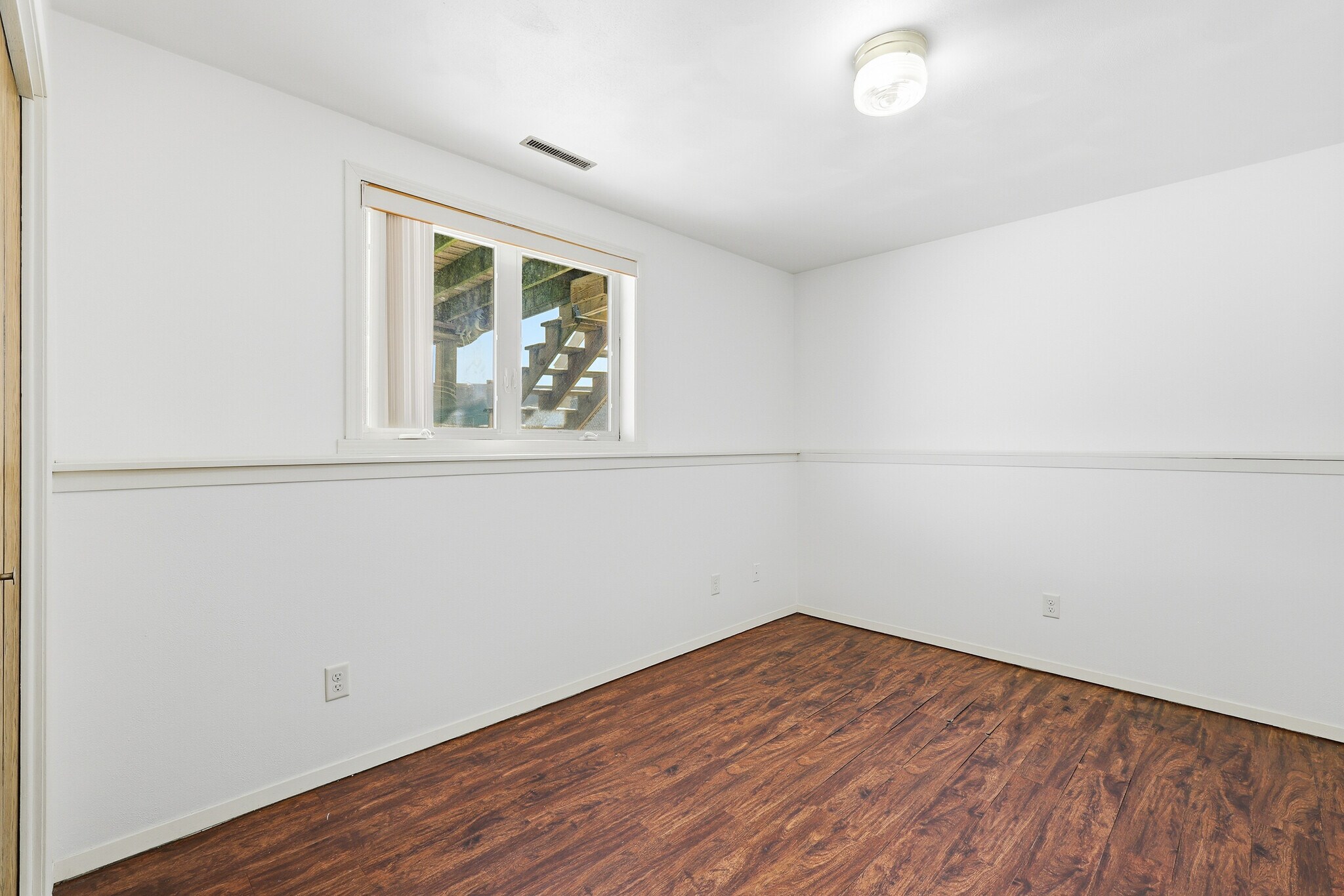 Building Photo - 809 W Ridgeview Dr