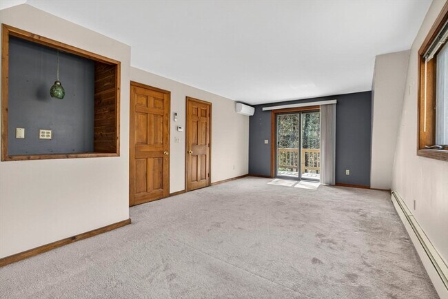 Building Photo - 6 Pine Woods Rd