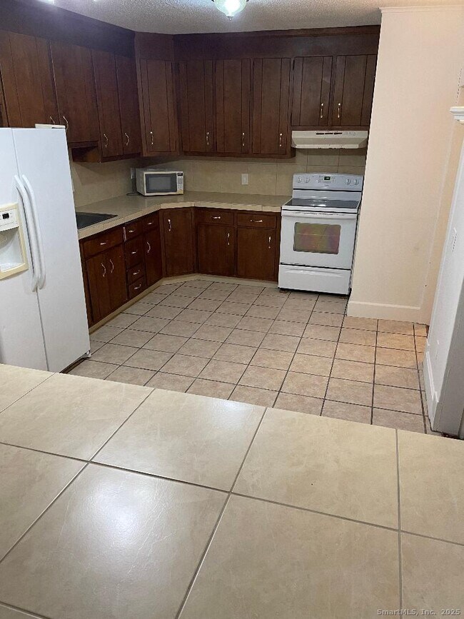 Building Photo - 46 Stearns St