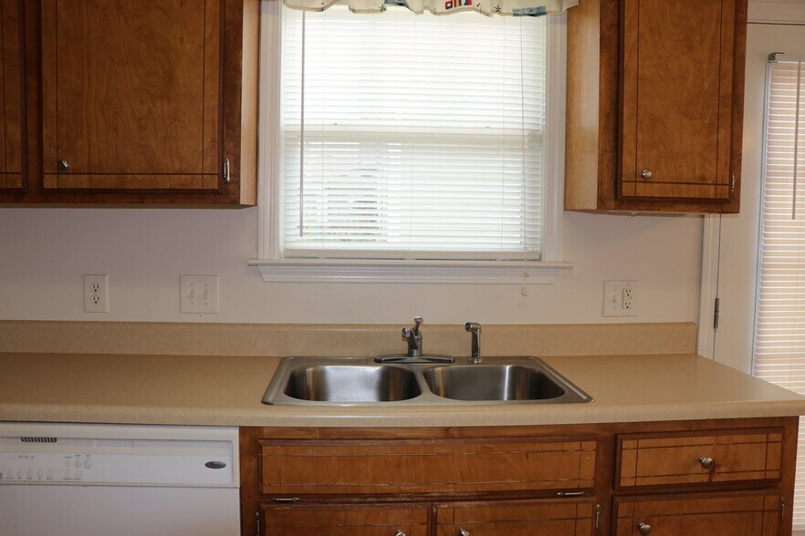 Building Photo - 420 Oconner Ct