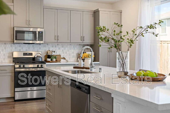 Building Photo - 2428 Periwinkle Pl