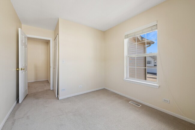 Building Photo - 2326 Sunshine Ln