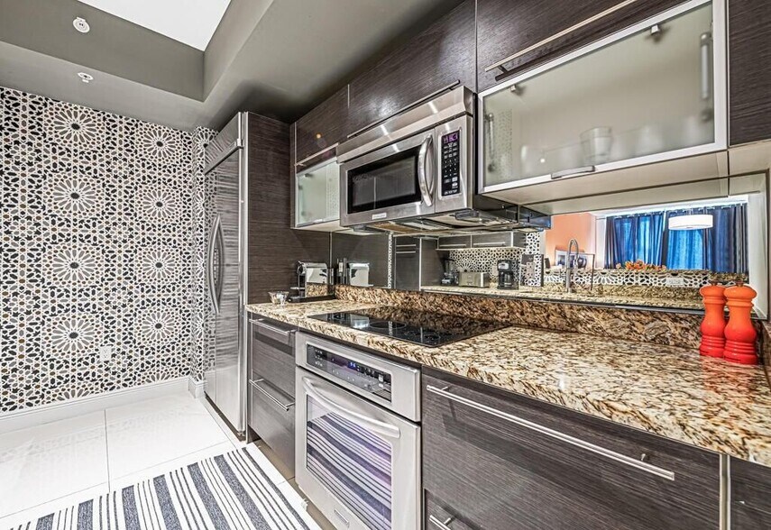 Building Photo - 550 Okeechobee Blvd