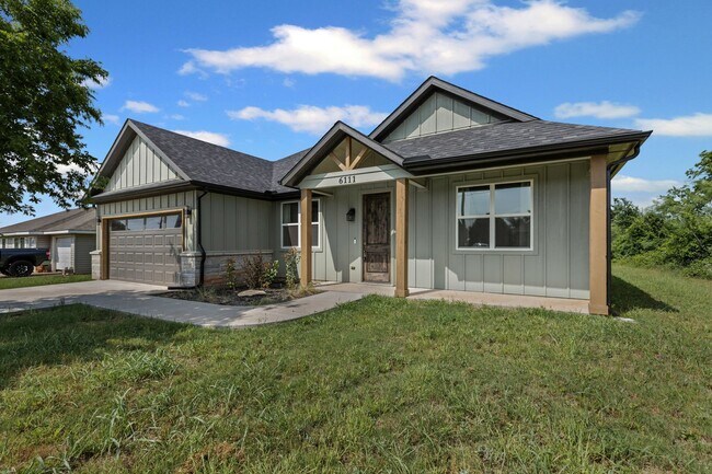 Building Photo - Grand in Granbury!