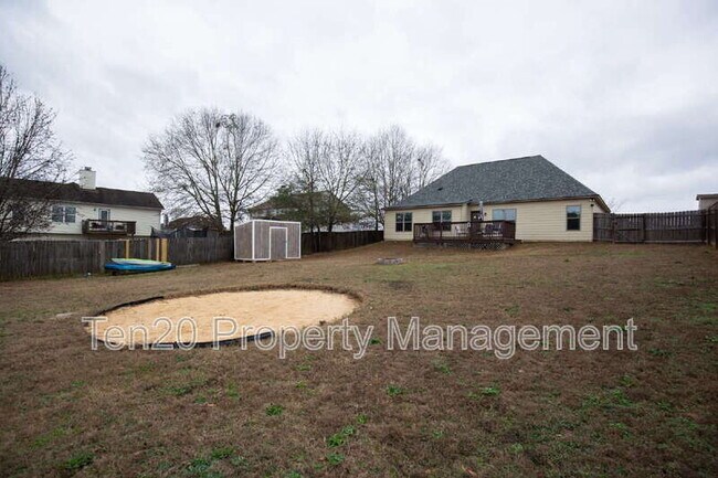 Building Photo - 3100 Gatewood Dr