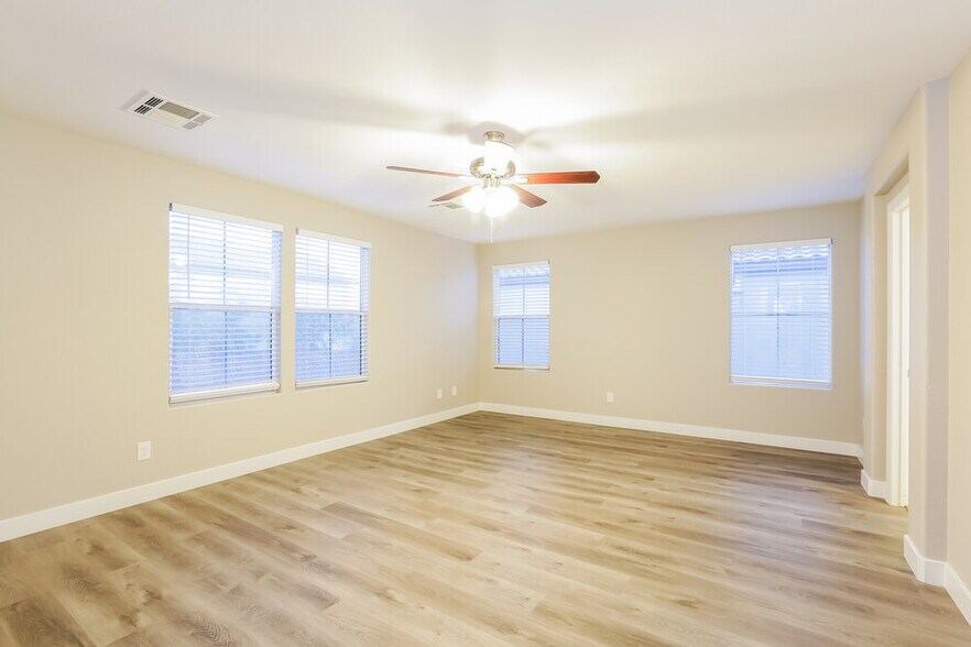 Building Photo - 7333 Caballo Range Ave