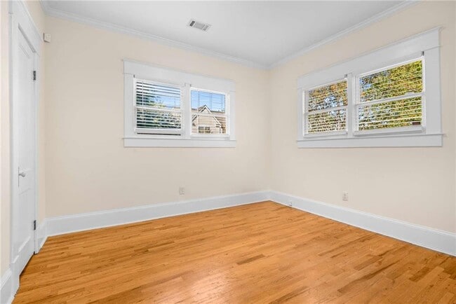 Building Photo - 288 Augusta Ave SE