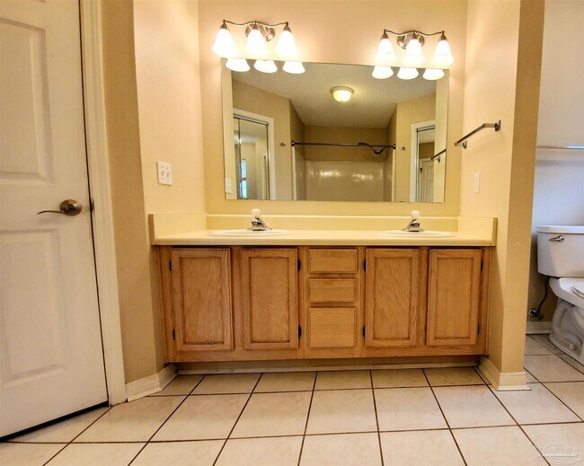 Building Photo - 9000 Bluebay Ln
