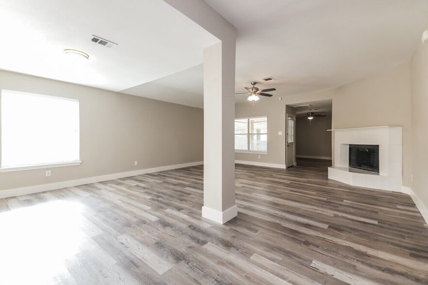 Building Photo - 7713 Dockside Dr