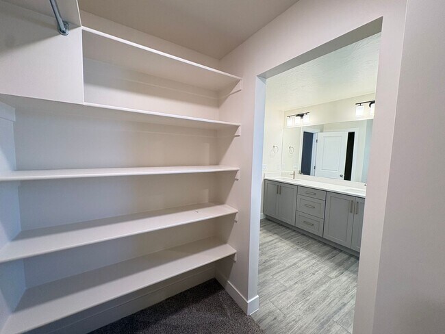 Building Photo - NEW Build!! Ironhawk Townhome #22!