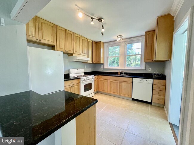 Building Photo - 217 West Ave