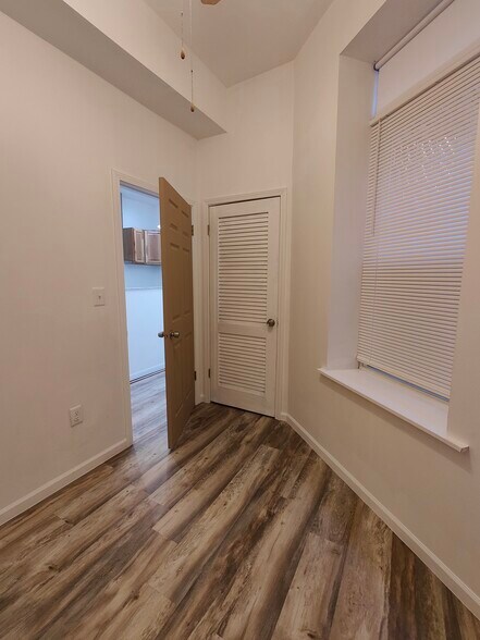 Building Photo - 1326 S Troy St