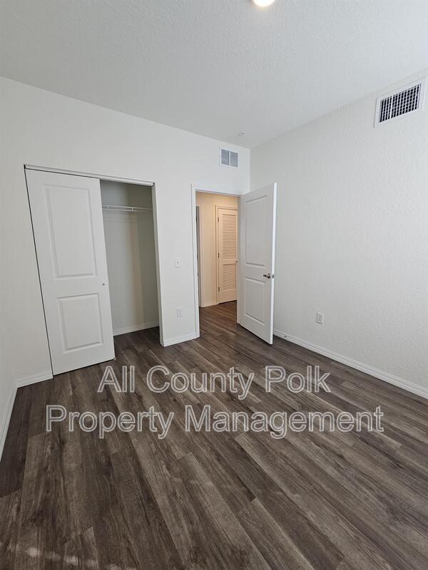 Building Photo - 915 Ariana St