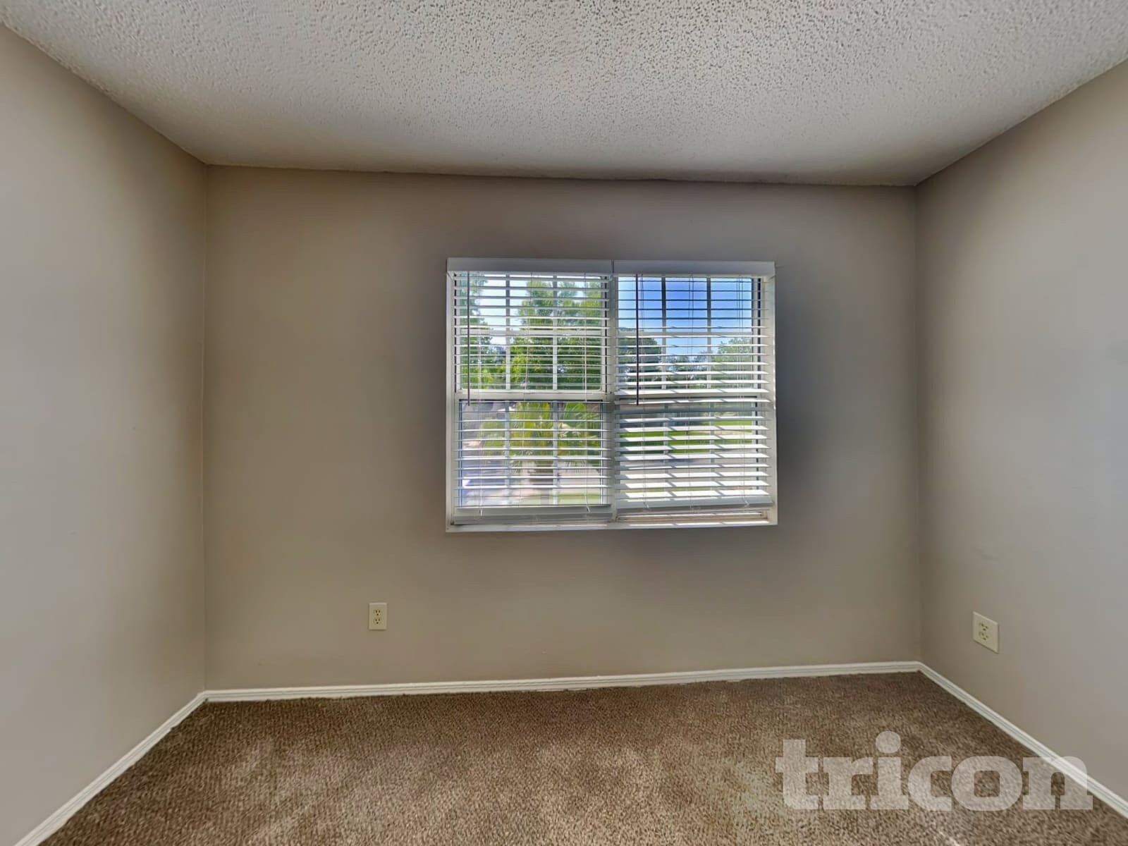 Building Photo - 12739 Serenade Cir N