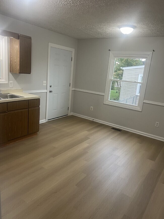 Building Photo - 204 Powell St