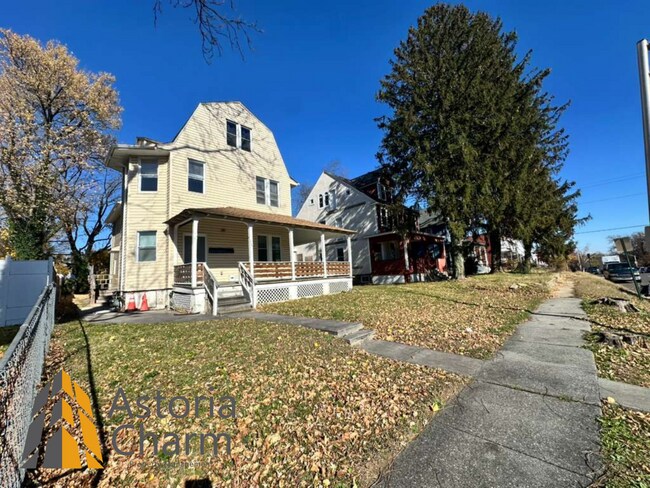 Building Photo - 3004 Clifton Ave