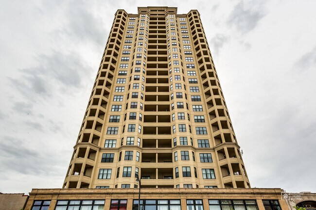 Primary Photo - 1464 S Michigan Ave