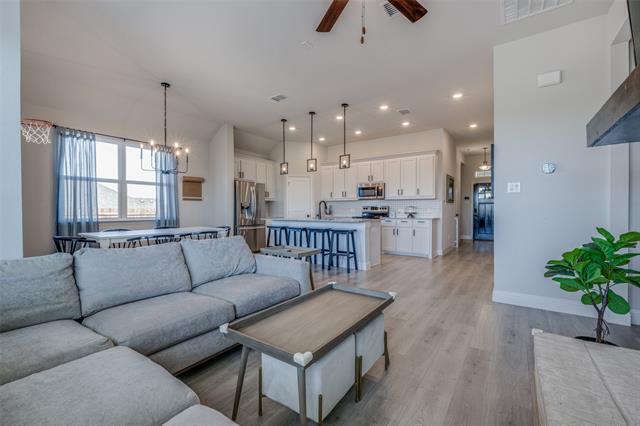 Building Photo - 513 Lakeway Ln