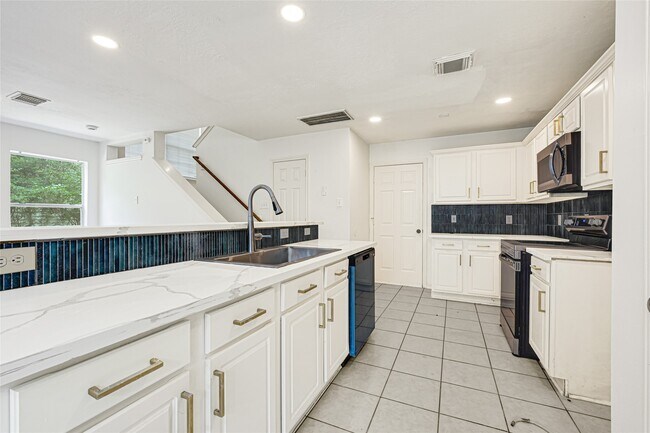 Building Photo - 146 S Walden Elms Cir