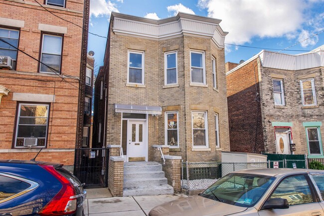 Primary Photo - 211 65th St