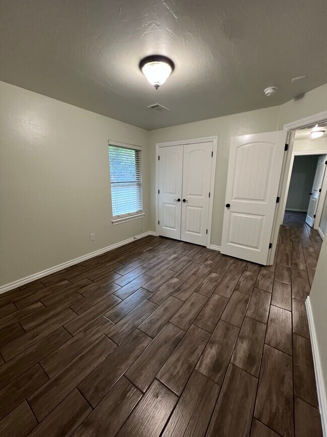 Building Photo - 3104 Woodcrest Creek Dr