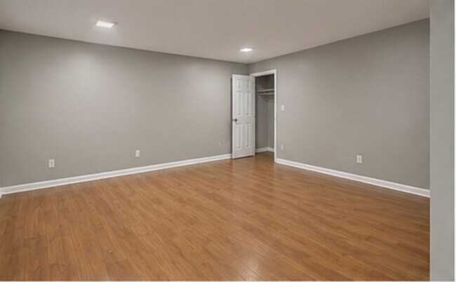 Building Photo - 320 Aquarius Dr