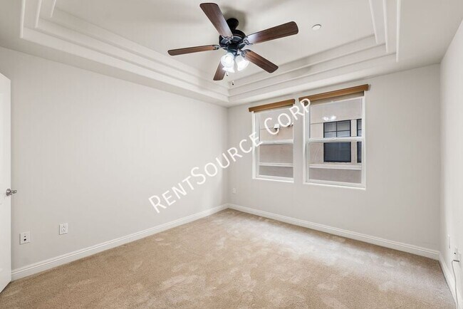 Building Photo - 12044 Hoffman St