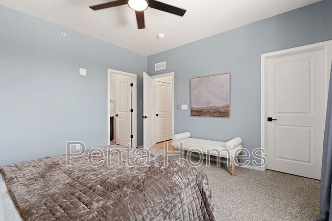 Building Photo - 2702 Barnstormer St