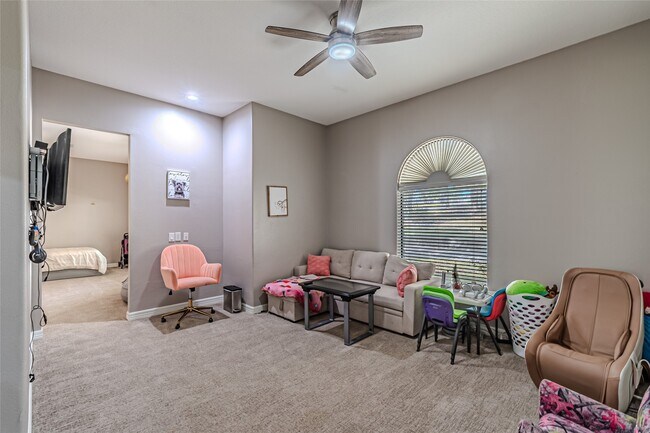 Building Photo - 15569 Crown Oaks Dr