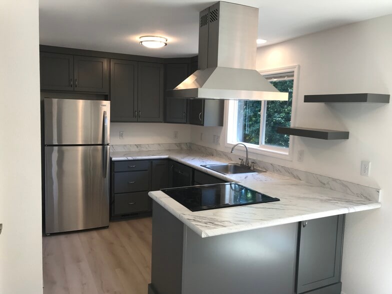 Kitchen - 1237 SE Olvera Pl