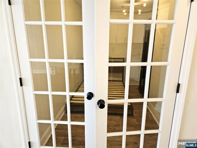 Building Photo - 1203 River Rd