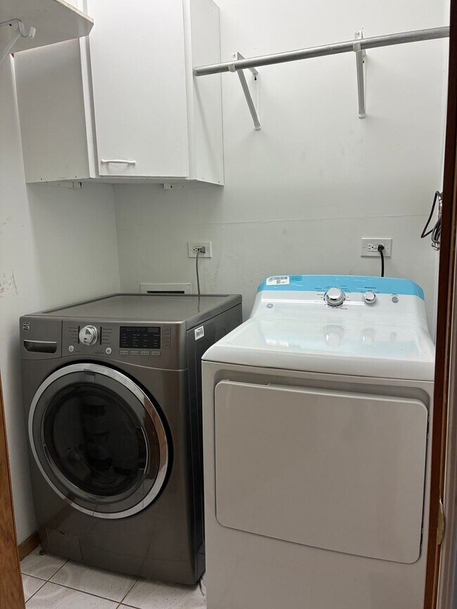 Building Photo - 5309 30th Pl