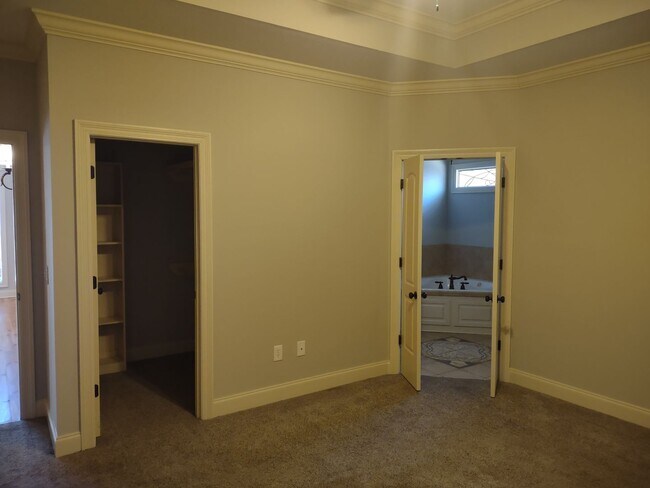 Building Photo - 103 Hallmark Pl