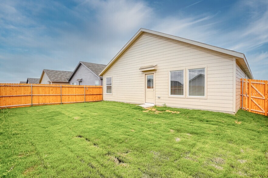 Building Photo - 803 Ginkgo Way