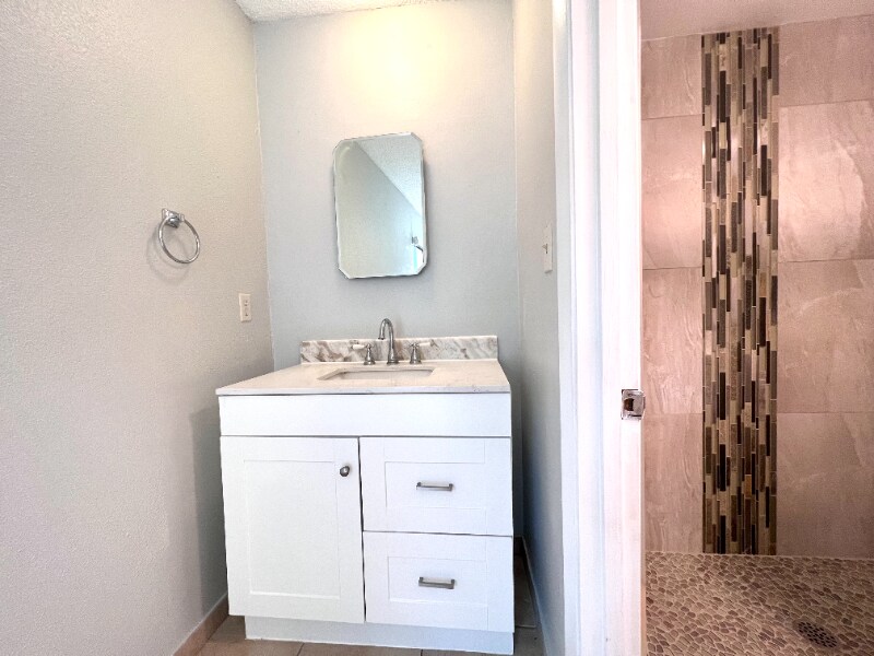 Building Photo - 2811 SW Archer Rd