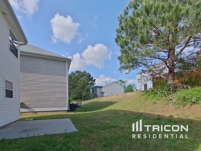 Building Photo - 1896 Roble Dr