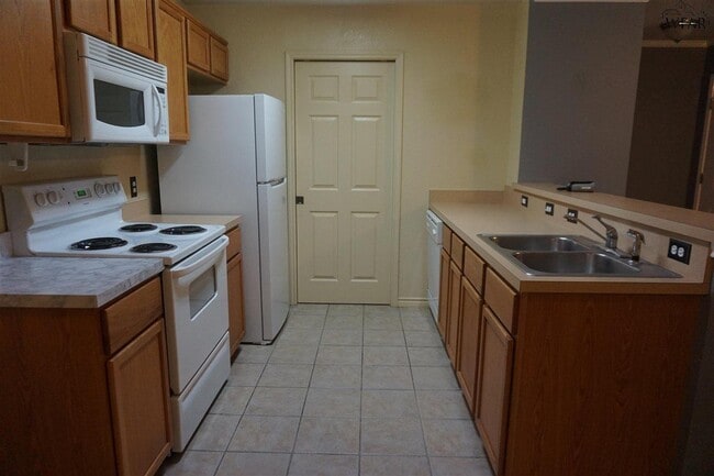 Building Photo - 4710 Brookdale Dr