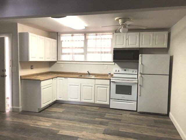 Primary Photo - 146 S Country Rd