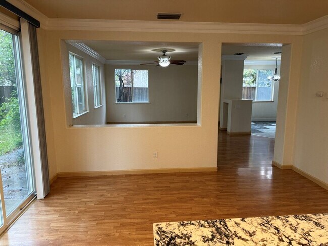 Building Photo - Modern 4 Bedroom w/ Loft Stonegate Area Vacaville *Star Rentals