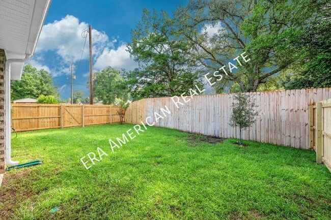 Building Photo - 727 Fairview Dr