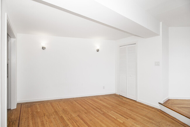 Building Photo - 267 Green St