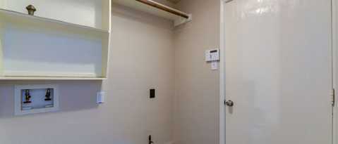 Building Photo - 9934 Goldenglade Dr