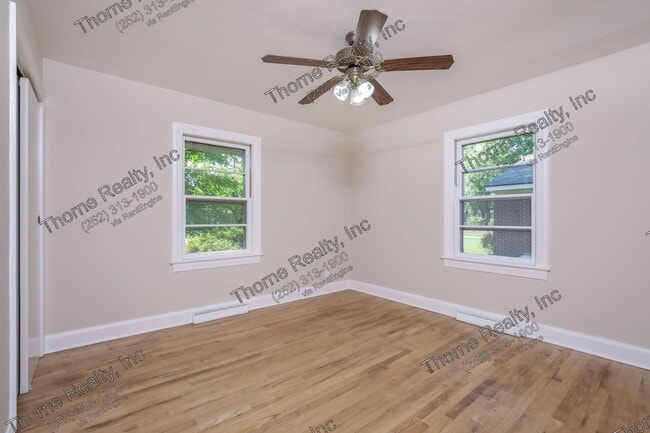 Building Photo - 920 Cedarbrook Dr