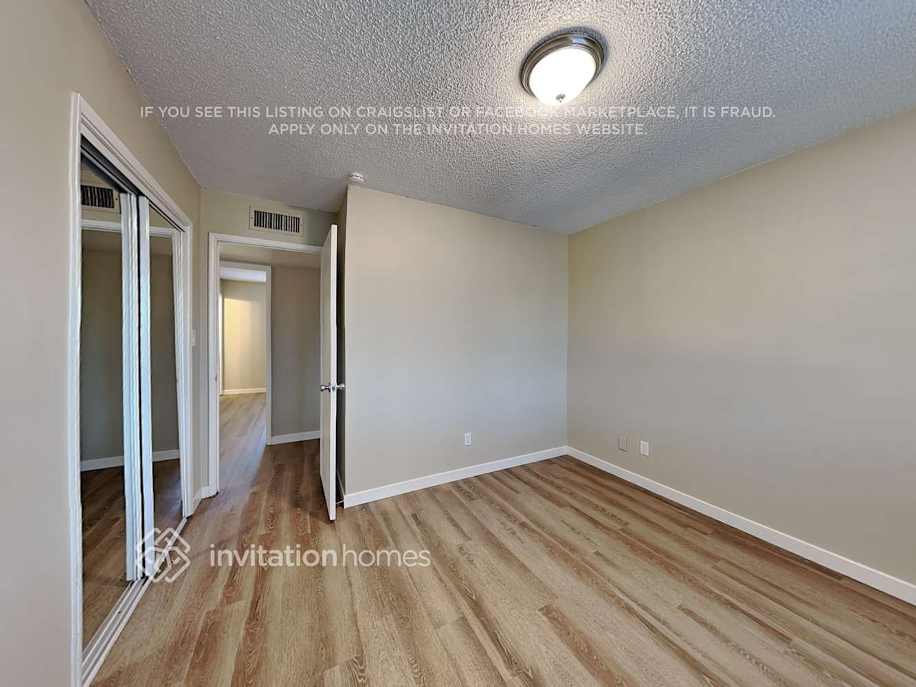 Building Photo - 687 E Del Rio St